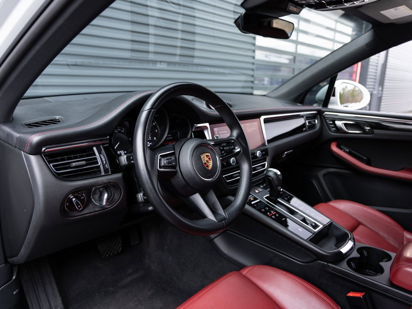 Certified 2024 Porsche Macan image 4