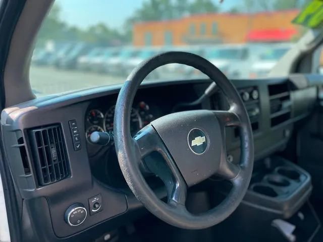 Used 2009 Chevrolet Express 3500 image 9