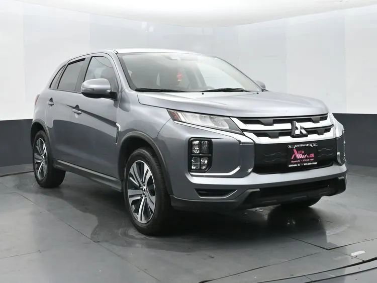 Used 2024 Mitsubishi Outlander Sport SE image 2