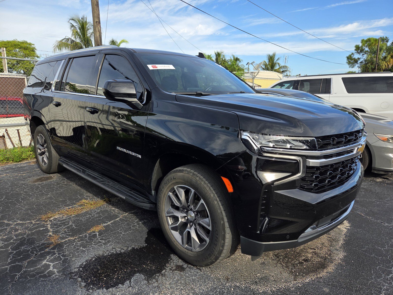 Used 2023 Chevrolet Suburban LS RWD image 2