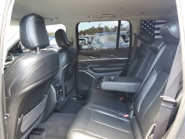 Used 2022 Jeep Grand Cherokee Limited w/ Luxury Tech Group II AWD/4WD image 11