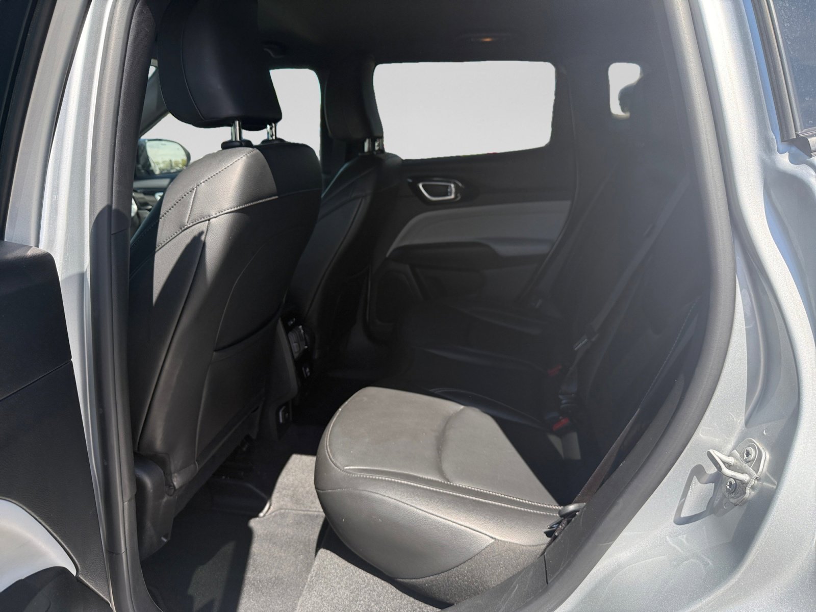 Used 2025 Jeep Compass Limited AWD/4WD image 16