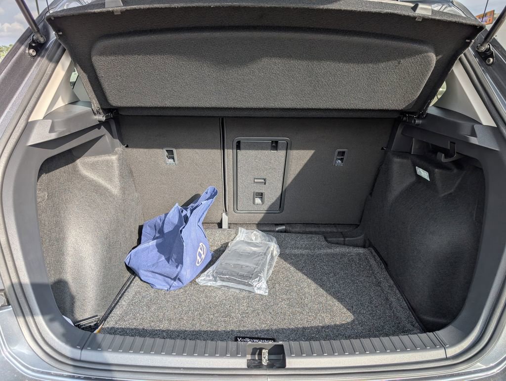 New 2026 Volkswagen Taos SE image 28