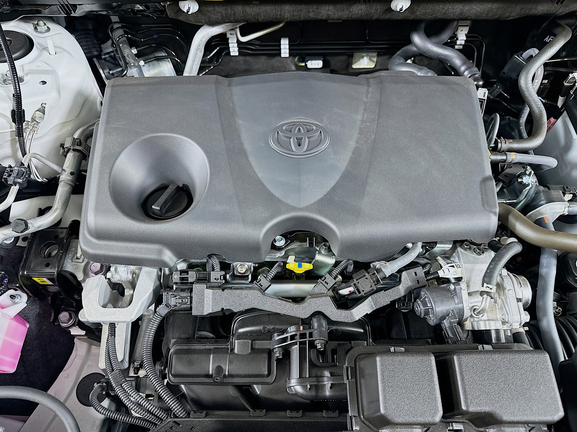 Used 2025 Toyota RAV4 LE image 31