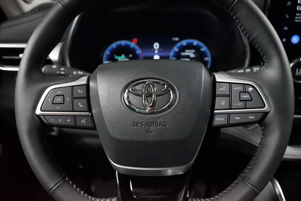 Certified 2026 Toyota Highlander Platinum AWD/4WD image 12