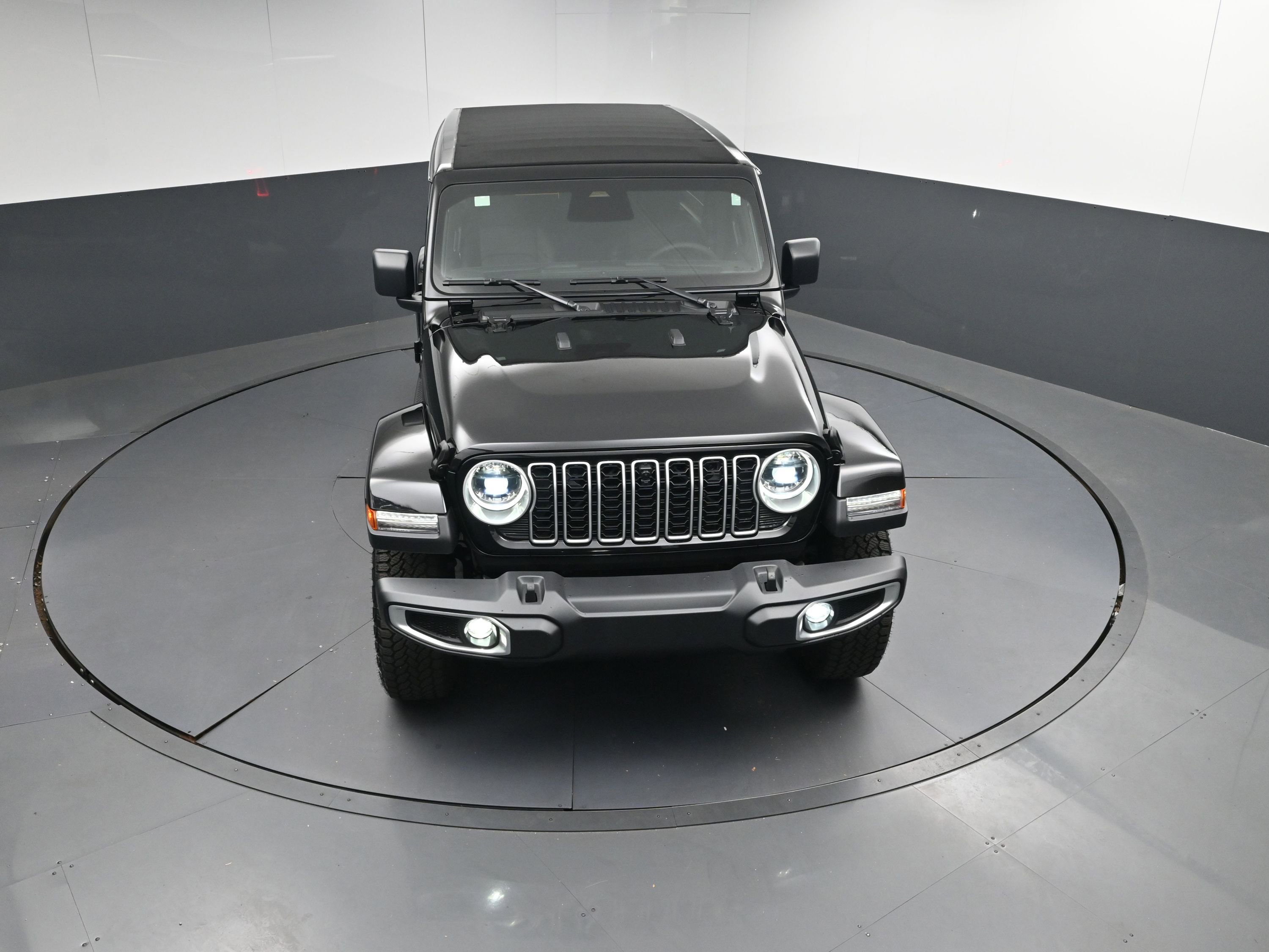 Used 2025 Jeep Wrangler Sahara image 39