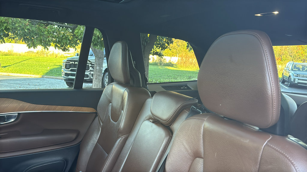 Used 2021 Volvo XC90 T6 Momentum w/ Climate Package AWD/4WD image 26