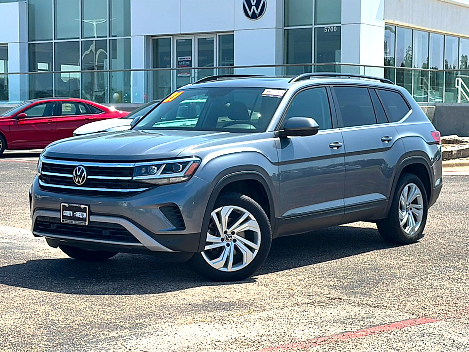 Used 2021 Volkswagen Atlas SE FWD image 2