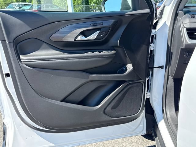 Used 2024 GMC Terrain SLT AWD/4WD image 16