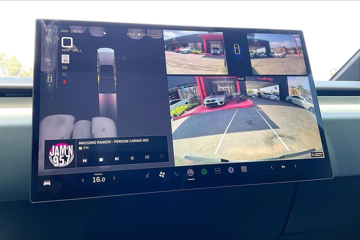 Used 2025 Tesla Cybertruck AWD Crew Cab image 23