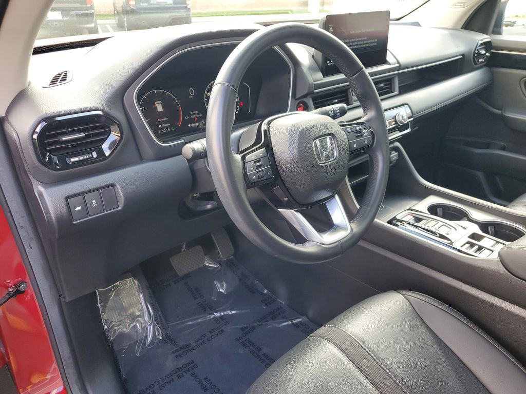 Certified 2025 Honda Pilot Touring image 20
