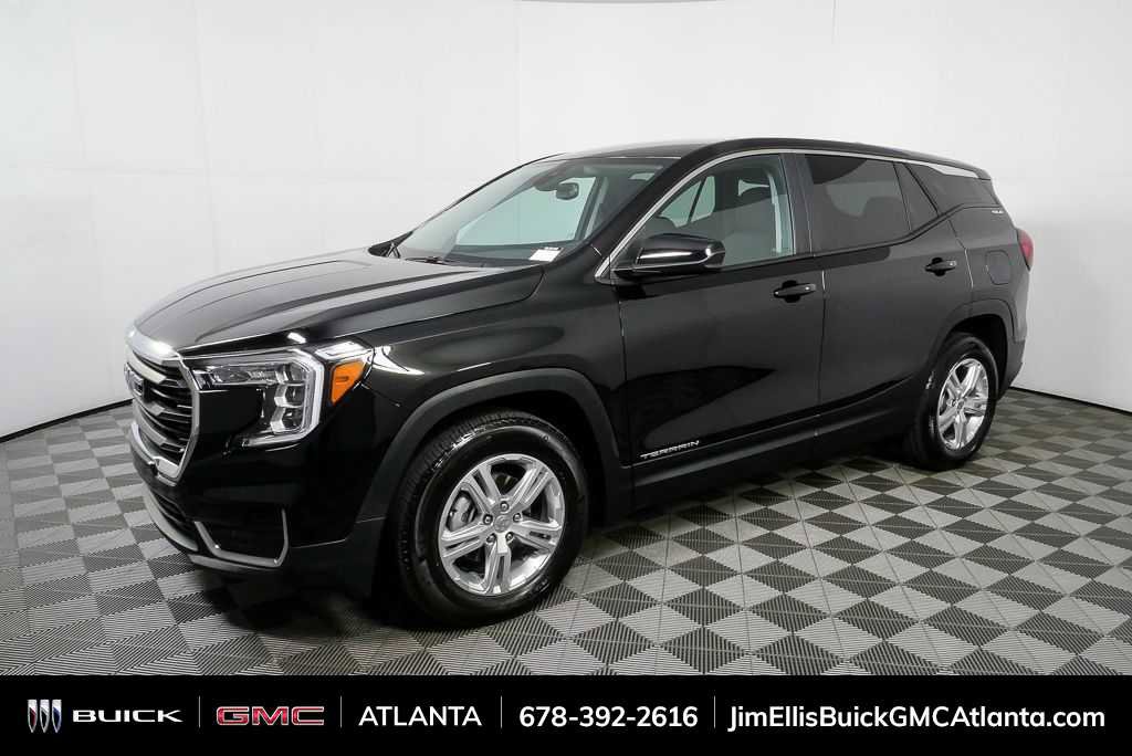 Used 2024 GMC Terrain SLE image 2