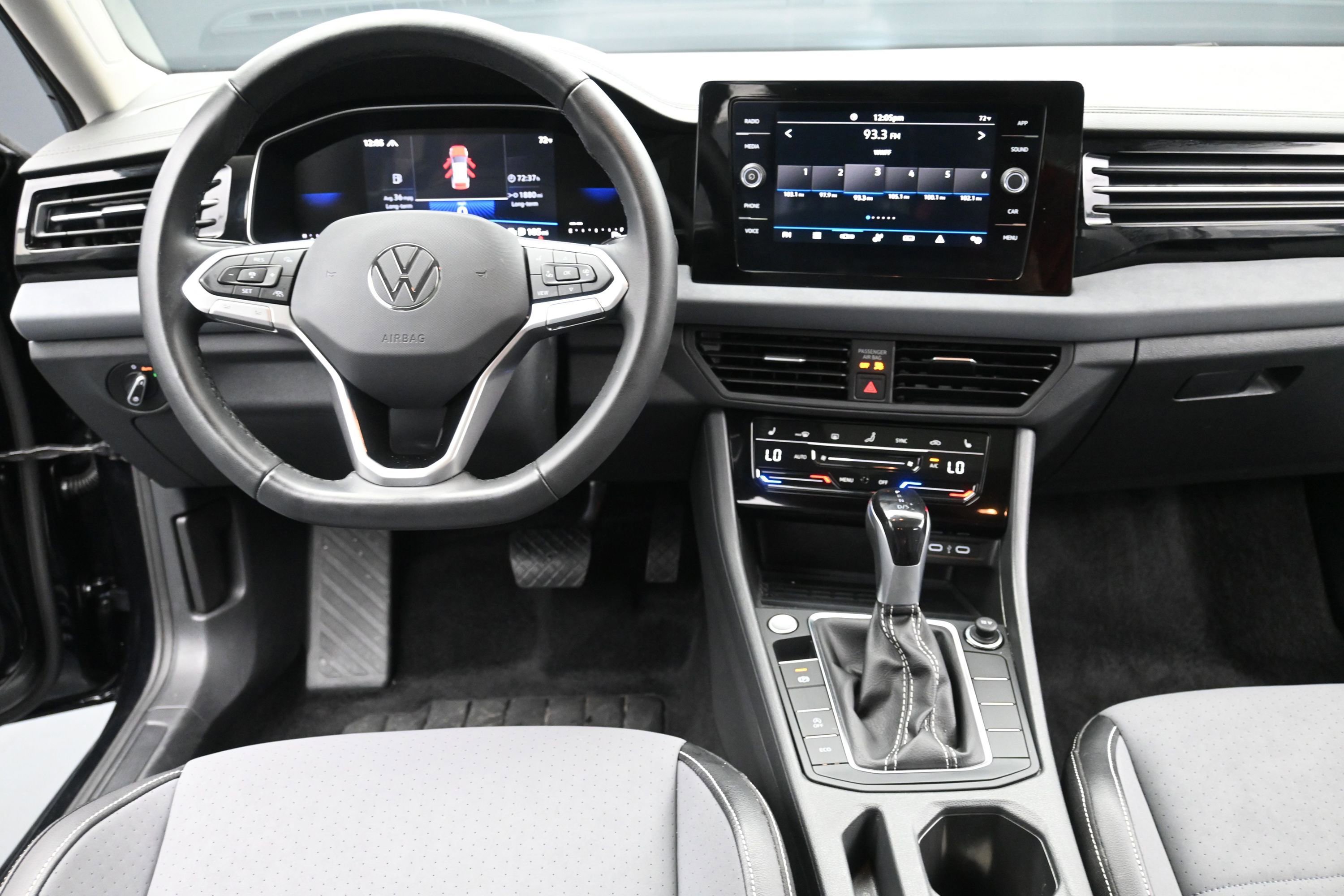 Used 2026 Volkswagen Jetta SE FWD image 19