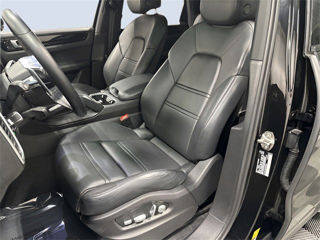 Used 2021 Porsche Cayenne image 32