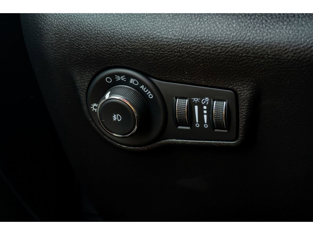 Used 2025 Jeep Compass Limited AWD/4WD image 29