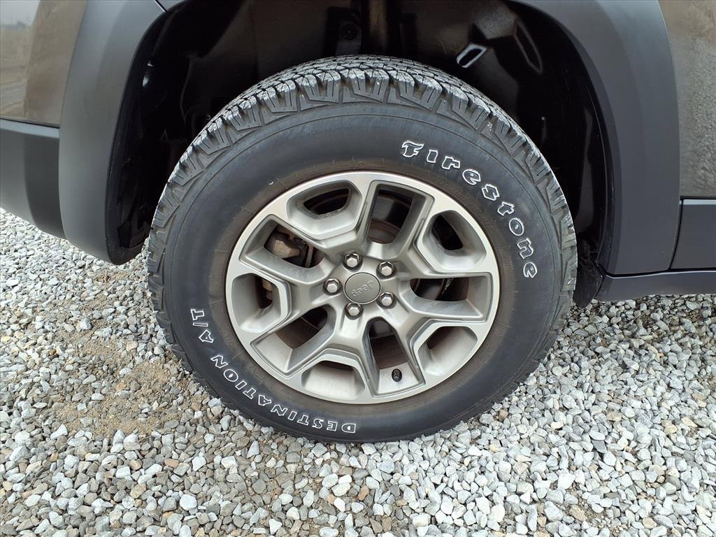 Used 2022 Jeep Cherokee Trailhawk w/ Premium Leather Package image 39