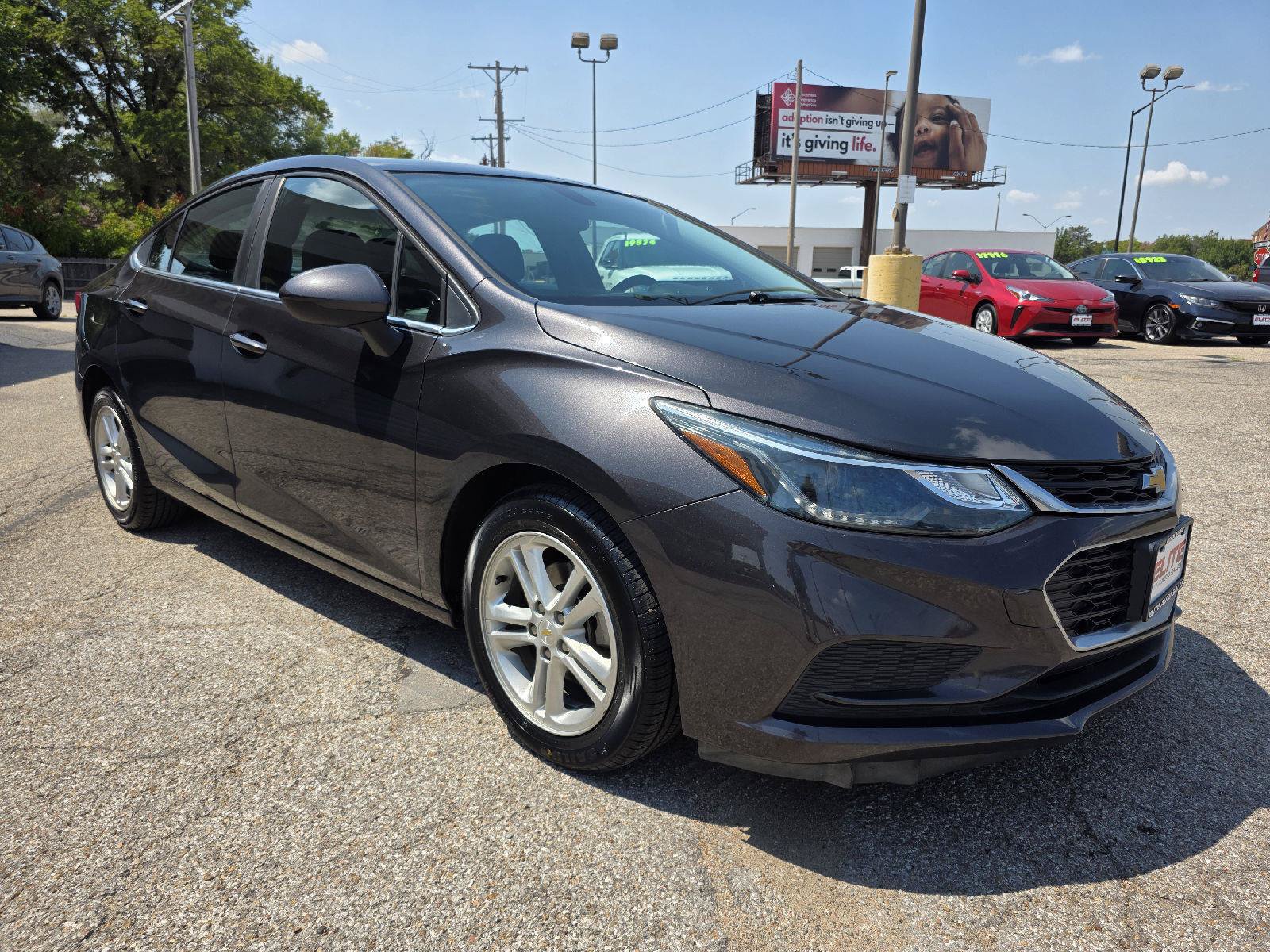 Used 2017 Chevrolet Cruze LT w/ Convenience Package FWD image 3