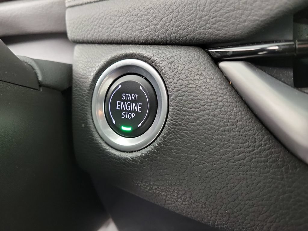Certified 2025 Cadillac XT4 Premium Luxury FWD image 29
