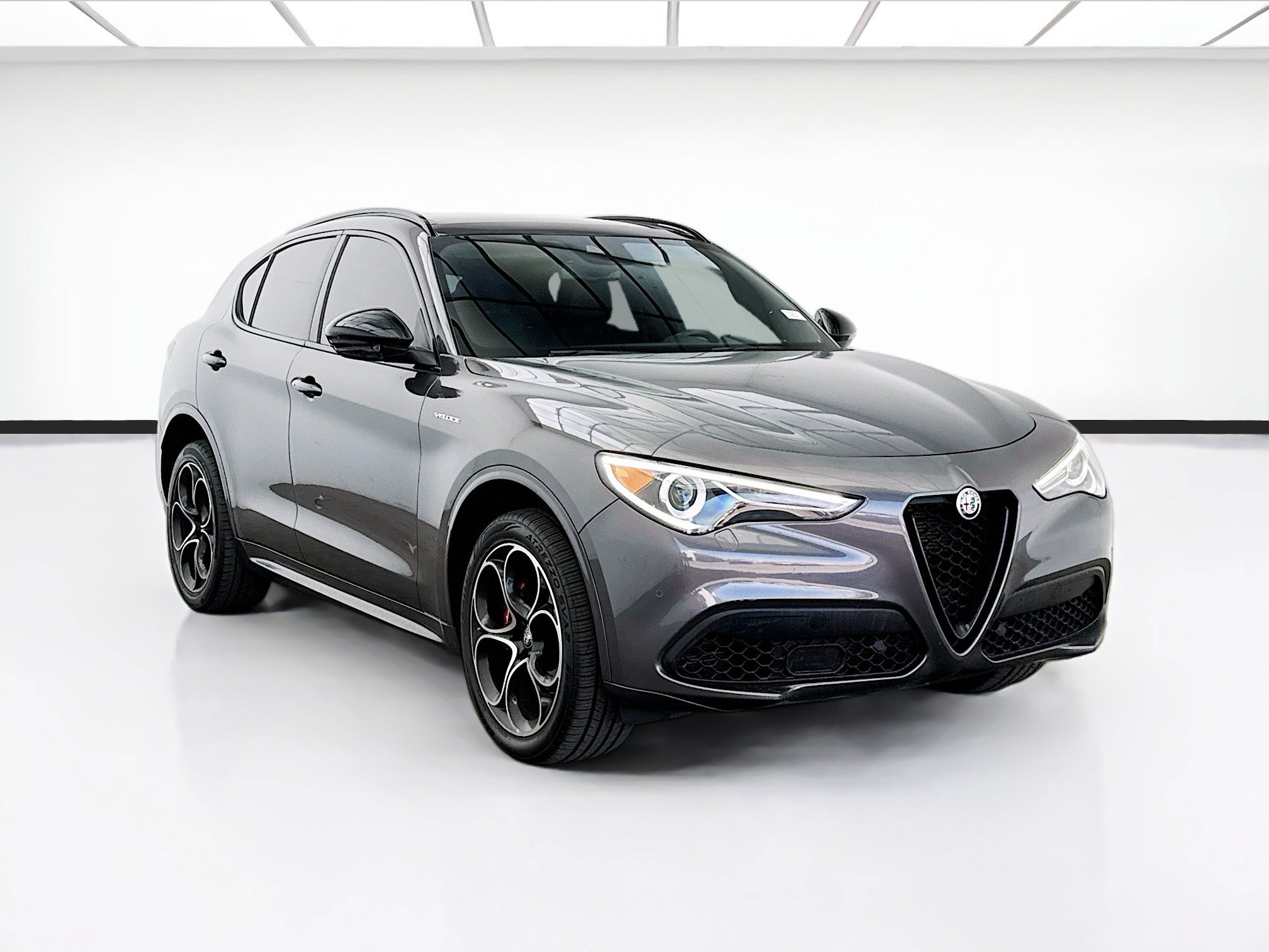 Used 2022 Alfa Romeo Stelvio Veloce AWD/4WD image 3