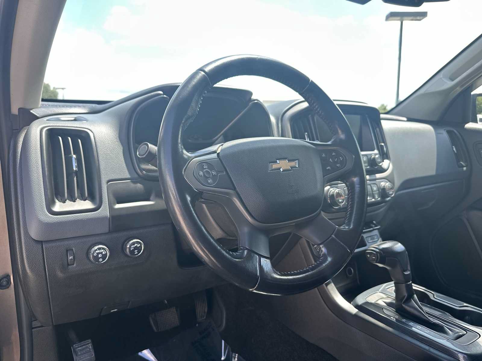 Used 2017 Chevrolet Colorado Z71 AWD/4WD image 16
