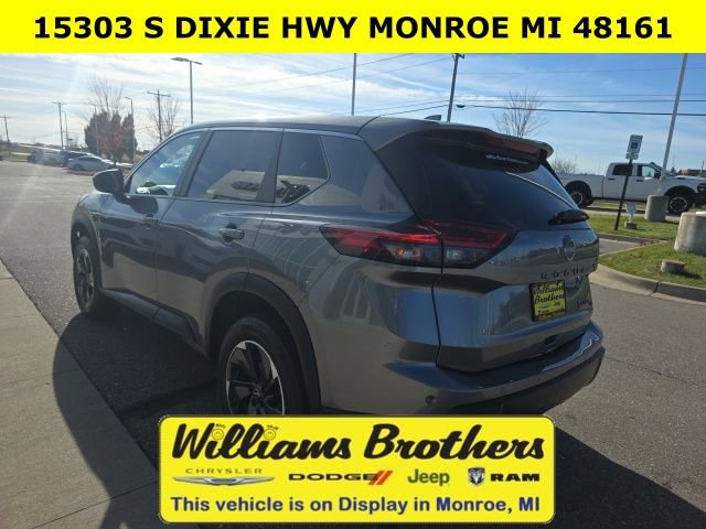 Used 2024 Nissan Rogue SV image 9