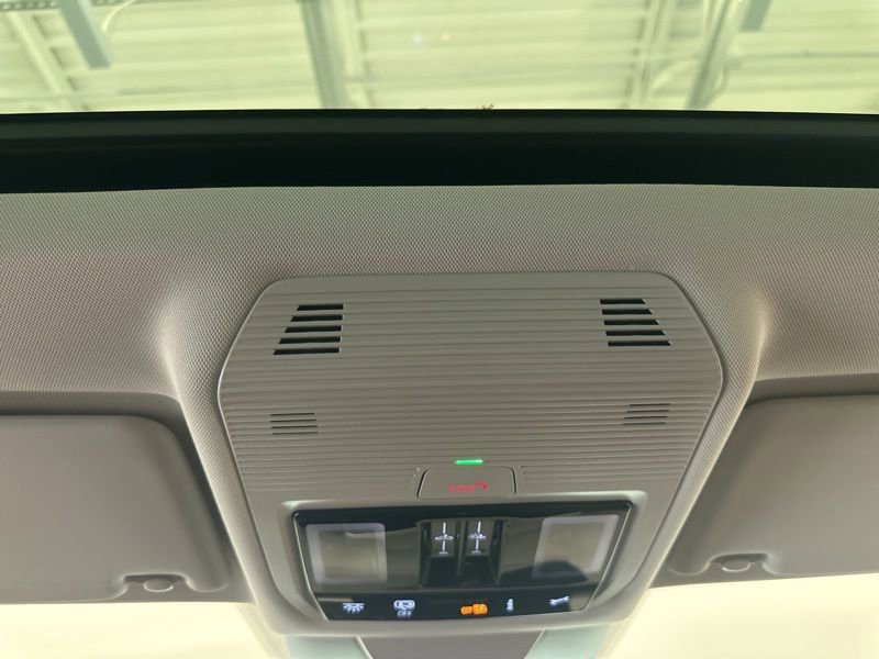 New 2026 Volkswagen Tiguan SE AWD/4WD image 16