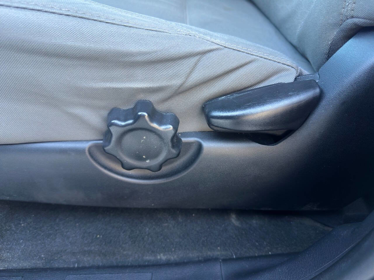 Used 2016 Toyota Tacoma SR5 w/ SR5 Appearance Package (SN) AWD/4WD image 5