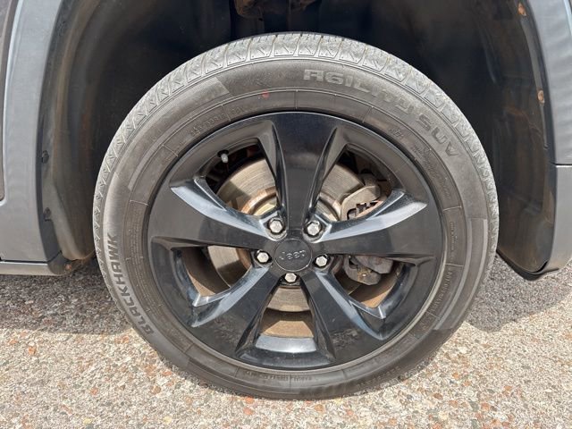 Used 2017 Jeep Cherokee Sport image 21