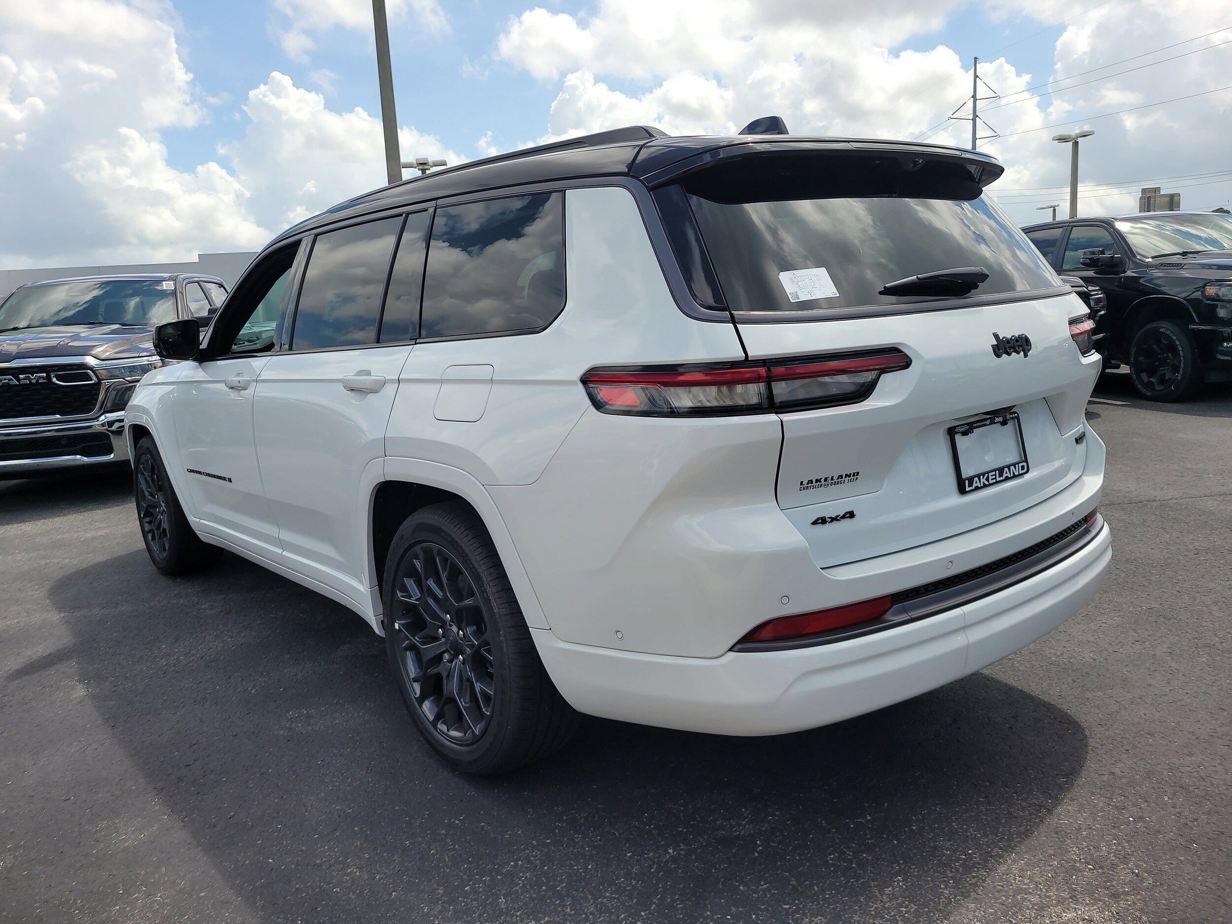 New 2026 Jeep Grand Cherokee L Summit AWD/4WD image 8