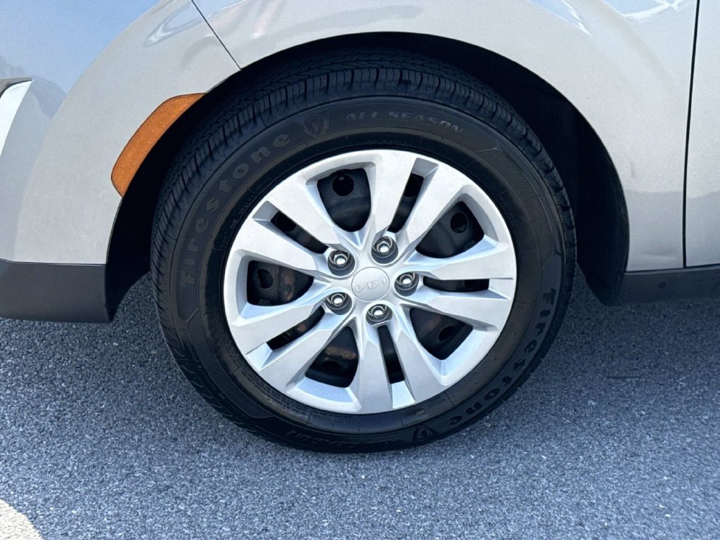Used 2023 Kia Soul LX FWD image 30