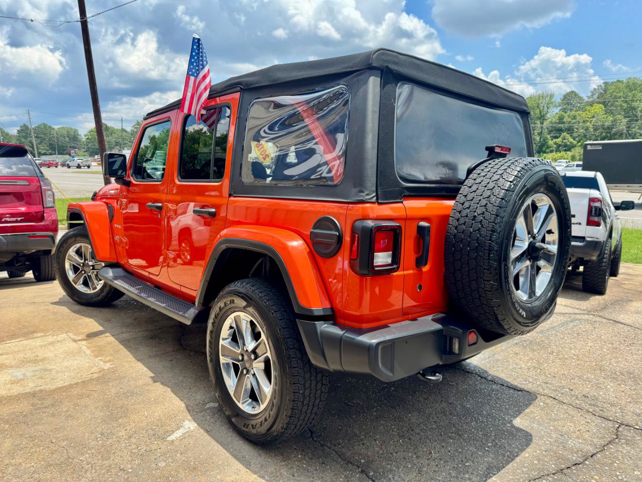 Used 2018 Jeep Wrangler Unlimited Sahara AWD/4WD image 9