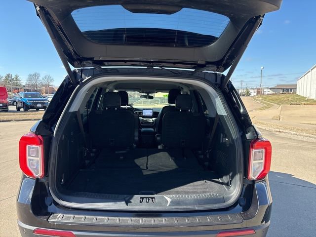 Used 2023 Ford Explorer XLT w/ Equipment Group 202A image 16