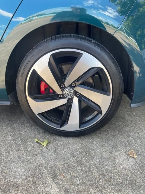 Used 2018 Volkswagen GTI SE FWD image 11