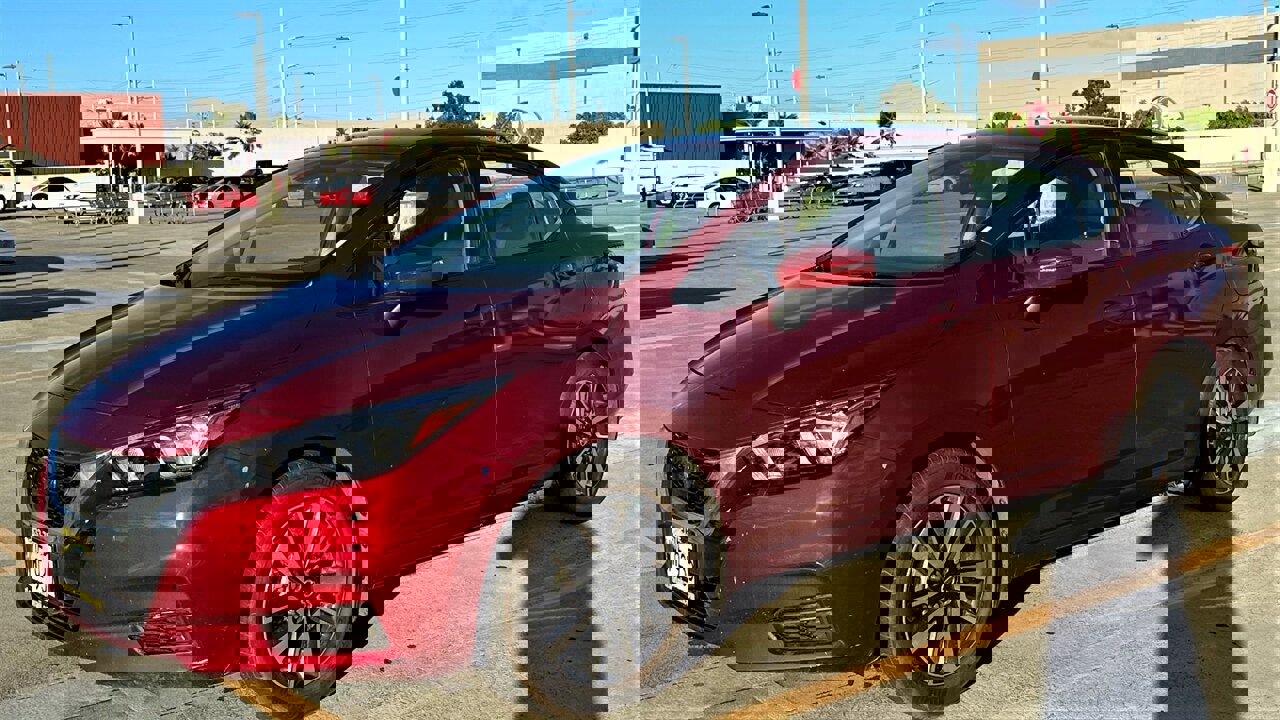 Used 2020 Nissan Versa SV image 1