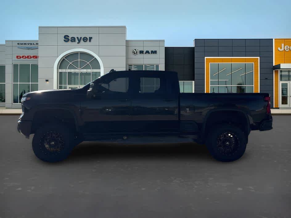 Used 2024 Chevrolet Silverado 3500 LTZ w/ LTZ Plus Package AWD/4WD image 3