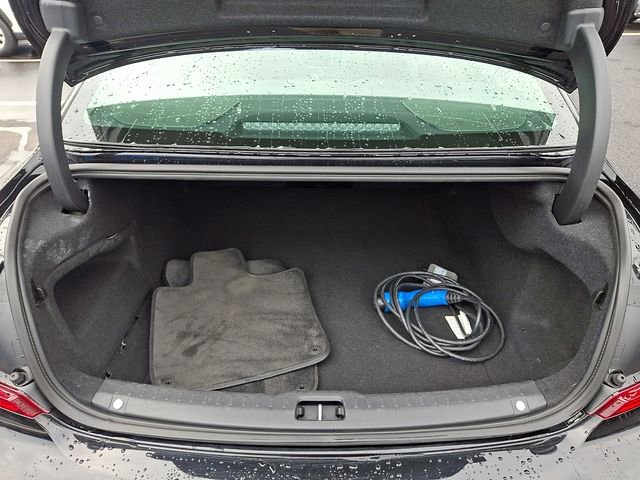 Used 2018 Volvo S90 T8 Inscription image 28