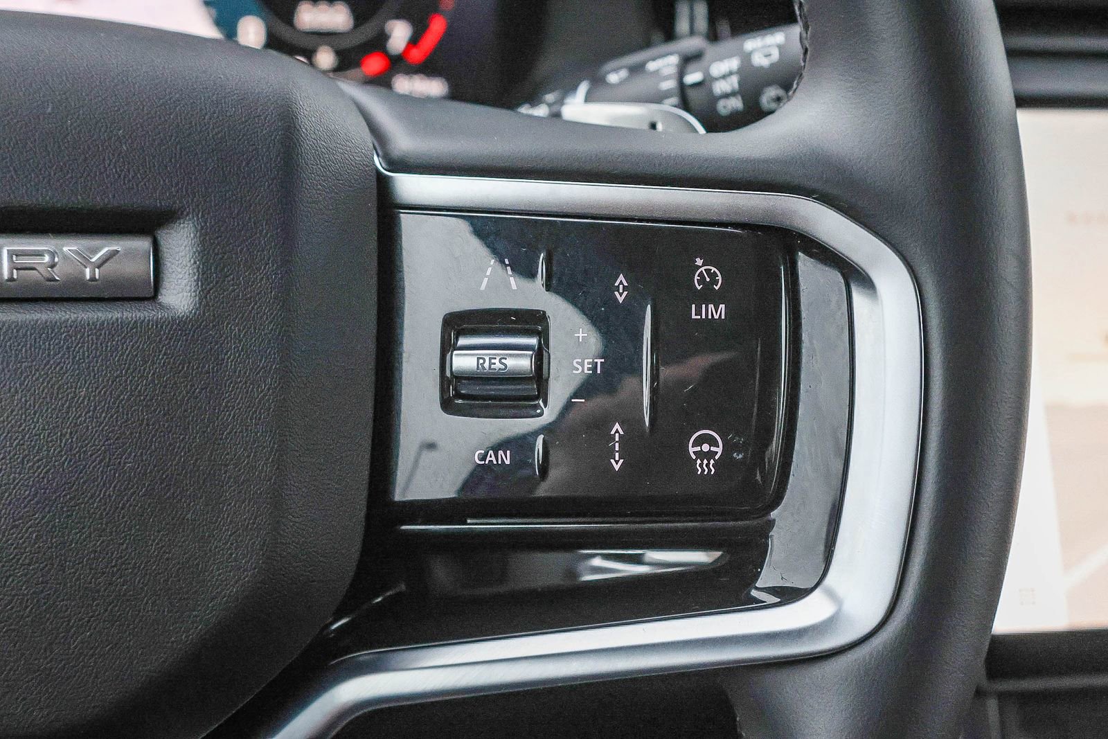 Used 2025 Land Rover Discovery Sport S image 34