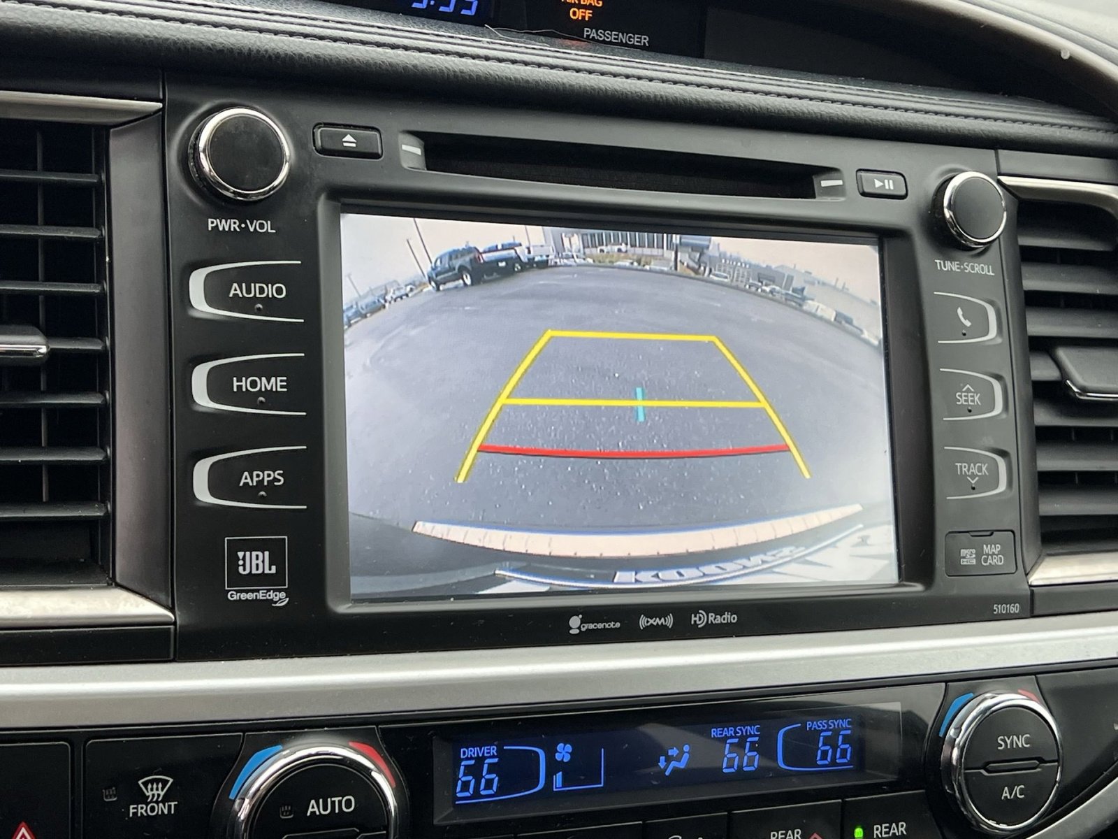 Used 2016 Toyota Highlander Limited w/ Driver Technology Package image 19