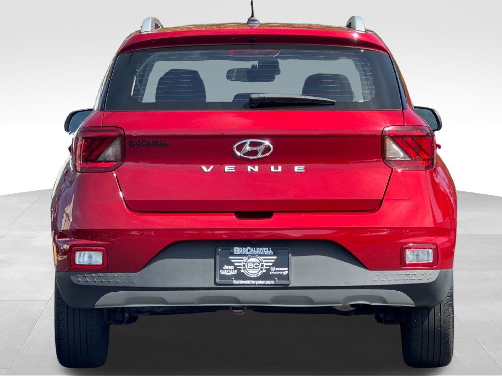 Used 2025 Hyundai Venue SEL FWD image 6