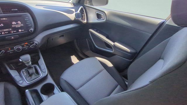 Used 2025 Kia Soul LX FWD image 13