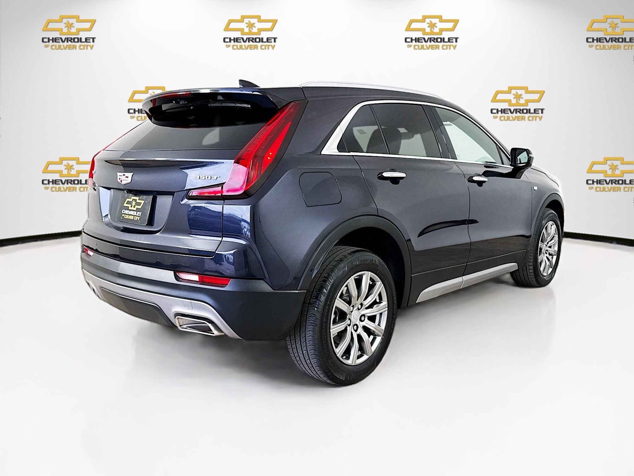Used 2022 Cadillac XT4 Premium Luxury w/ Enhanced Visibility Package FWD image 8