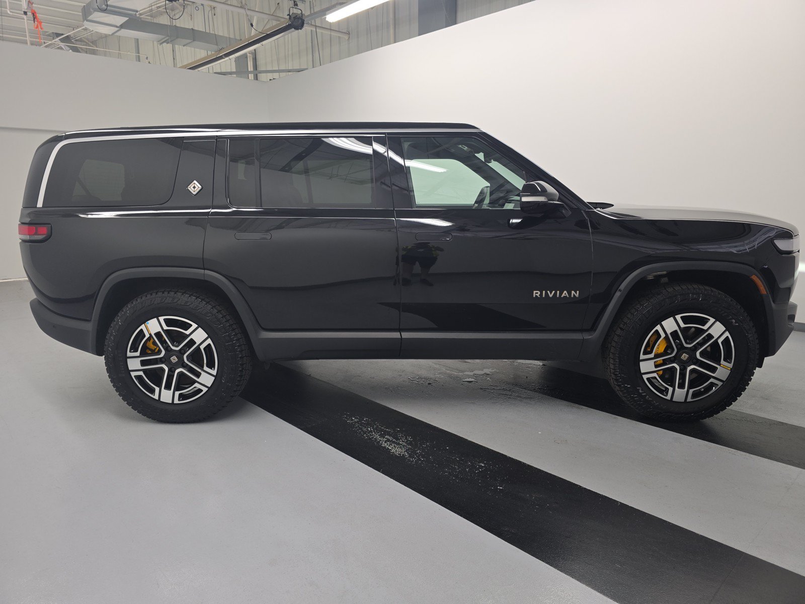 Used 2024 Rivian R1S Adventure AWD/4WD image 6
