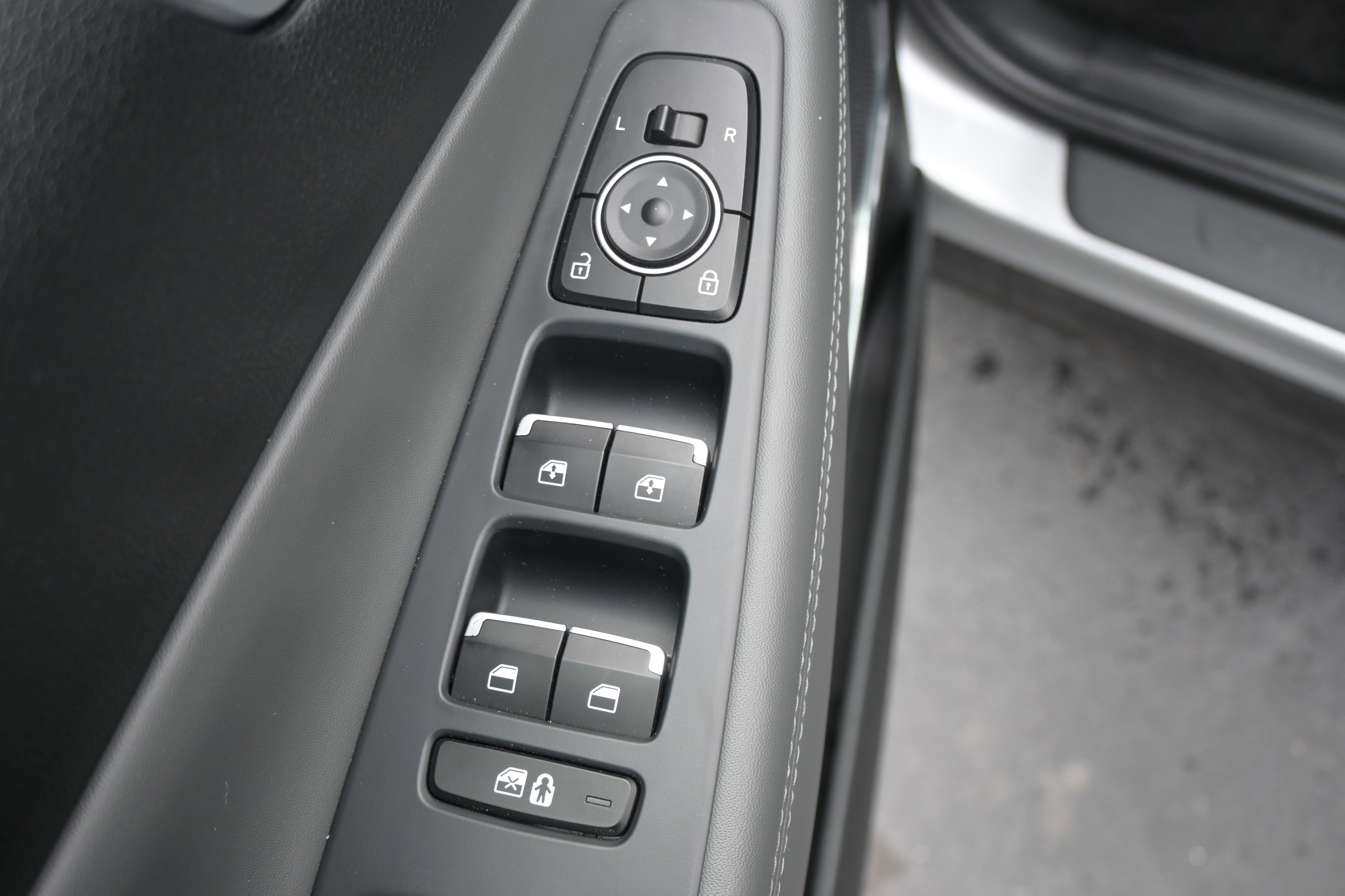 Used 2022 Hyundai Santa Fe SEL w/ Convenience + Premium Package image 15