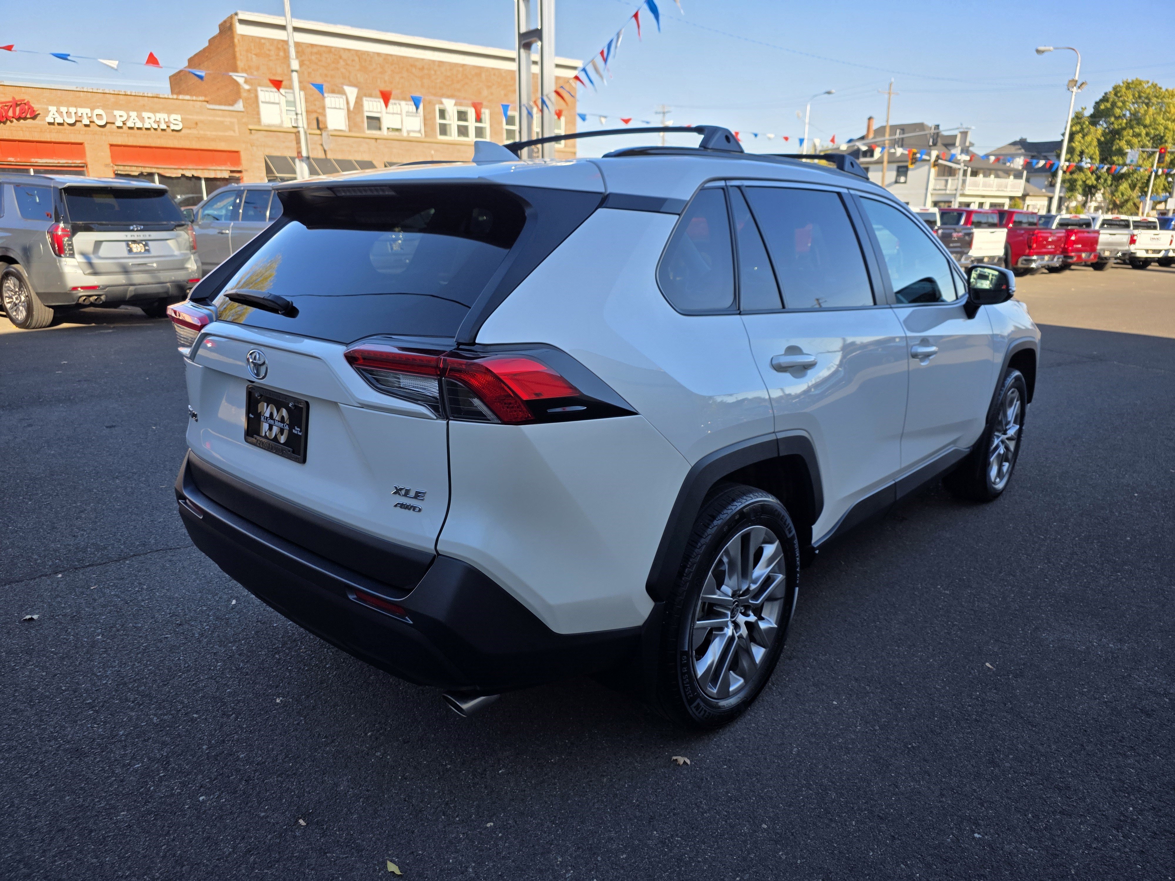 Used 2021 Toyota RAV4 XLE Premium image 8