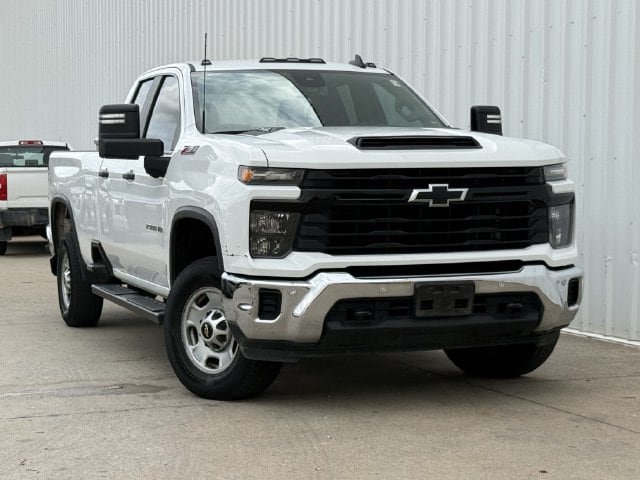 Used 2025 Chevrolet Silverado 2500 W/T w/ WT/CX Safety Package AWD/4WD image 2