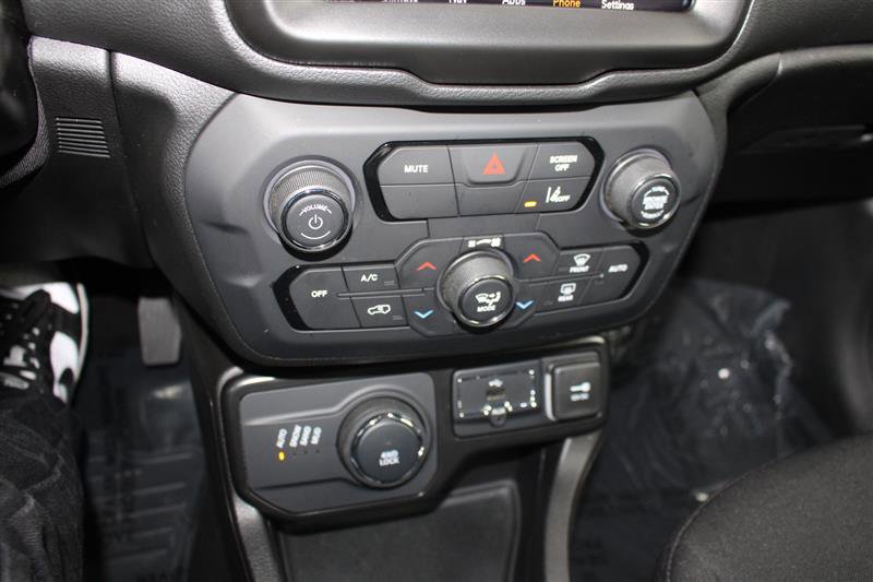 Used 2023 Jeep Renegade Latitude image 18