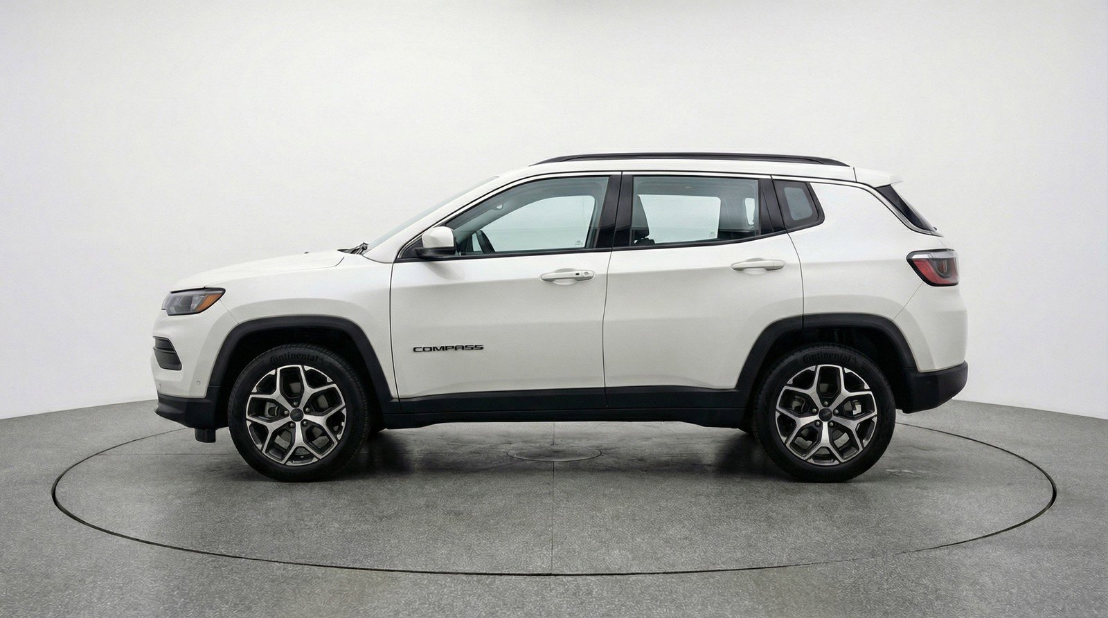 Used 2025 Jeep Compass Limited image 5