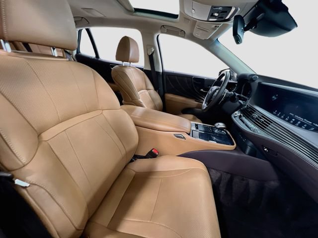 Used 2018 Lexus LS 500 w/ Accessory Package (Z2) RWD image 30