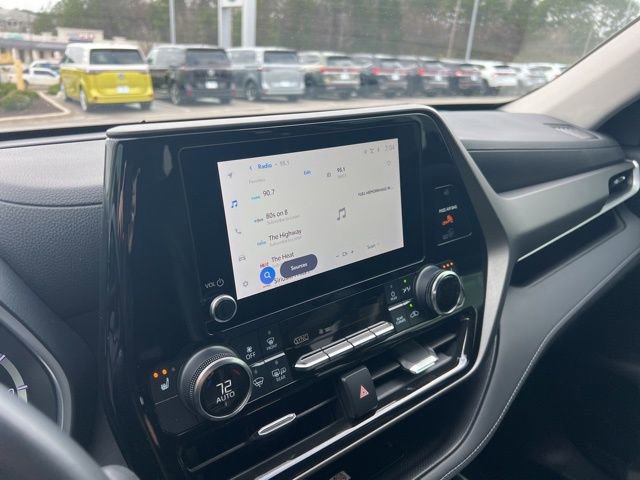 Used 2023 Toyota Highlander XLE image 18