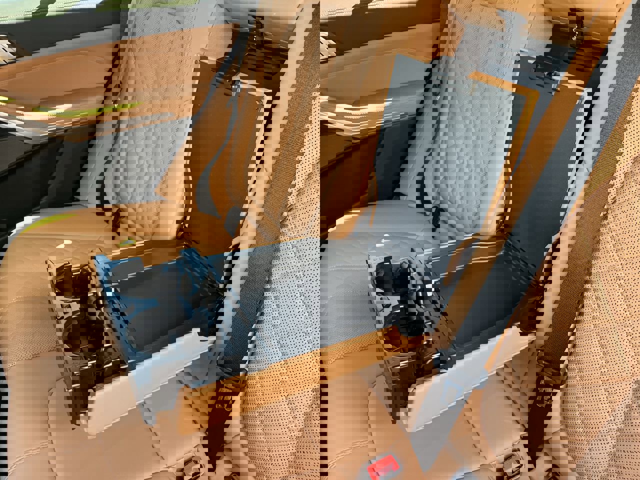 Used 2024 BMW X5 xDrive40i w/ M Sport Package image 33